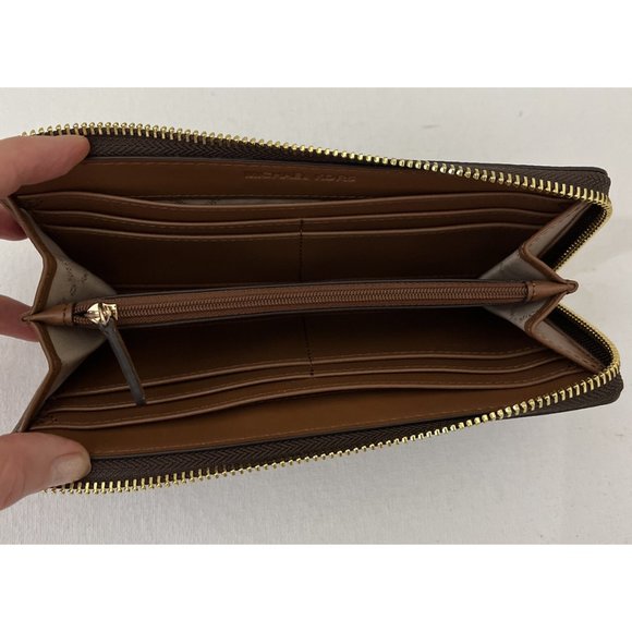 New Michael Kors Jet Set Travel Large Logo Quarter-Zip wallet Brown - Picture 6 of 6